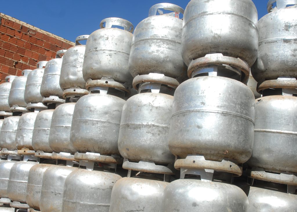 Com alta no preco do gas de cozinha Brasil registra cerca de 700 internacoes por queimaduras causadas por alcool