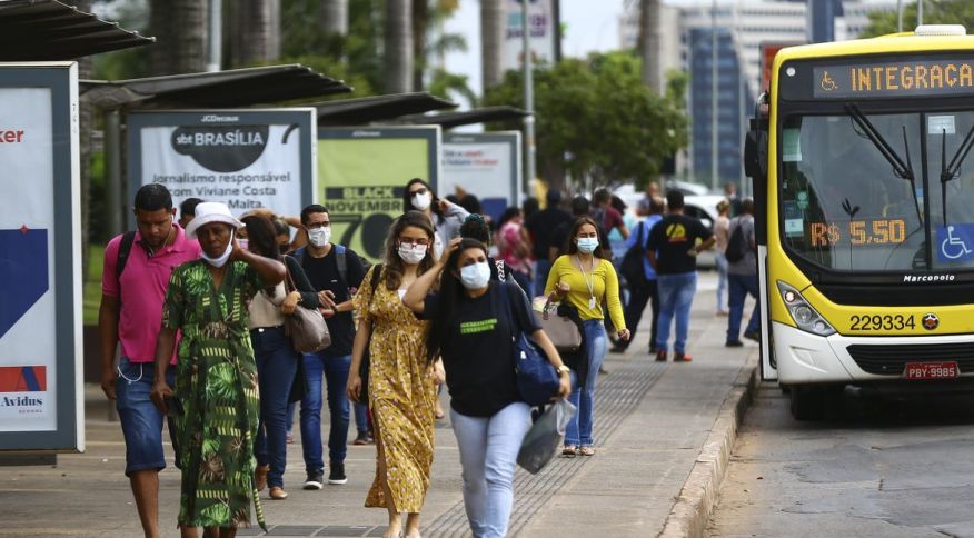 Covid 19 Brasil tem ligeira queda em numeros de casos nesta segunda 31