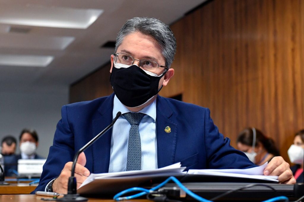Ex deputado e condenado a pagar indenizacao por danos morais a Alessandro Vieira