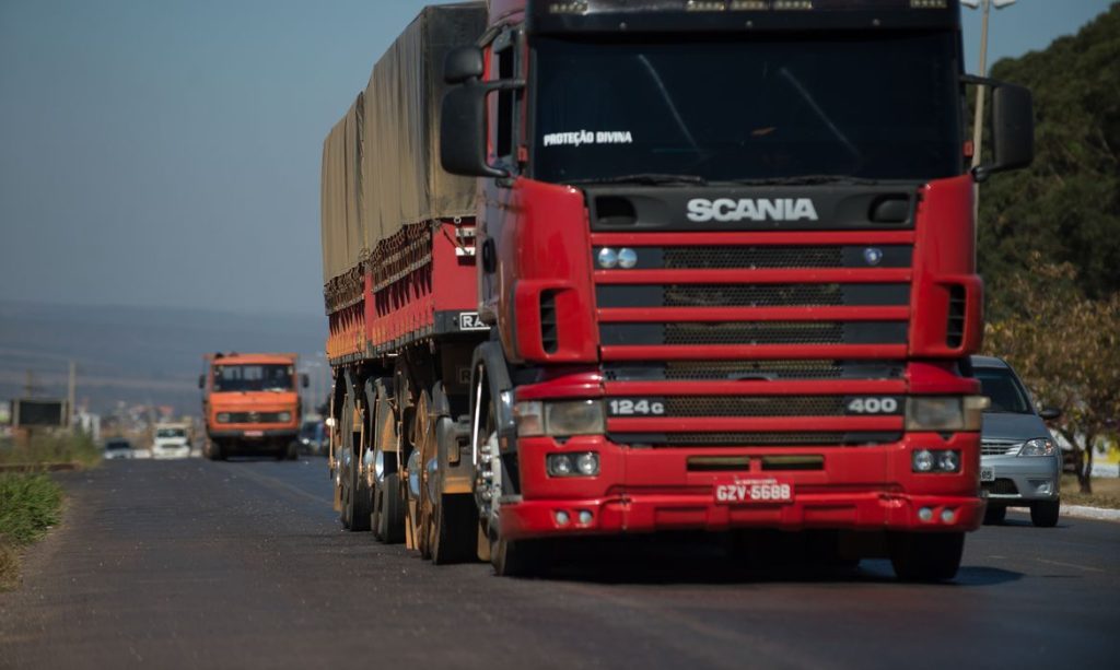 Governo federal lanca linha de credito para caminhoneiros