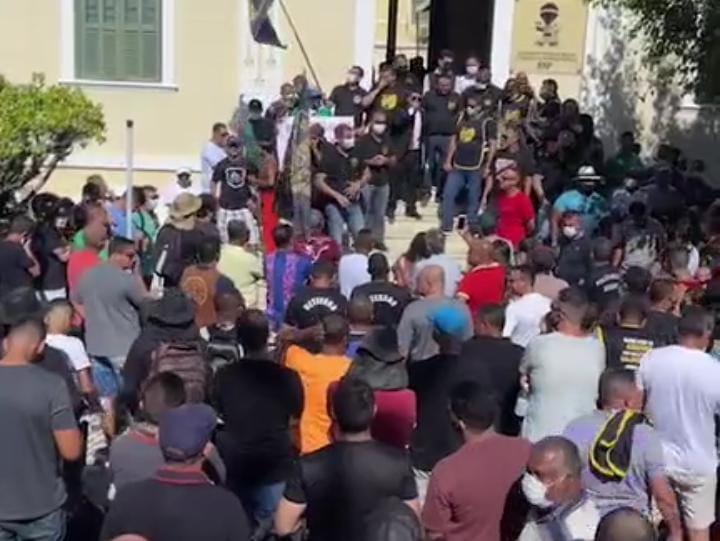 Insatisfeitos com reposicao de 5 anunciada por Belivado Policia Unida realiza assembleia em frente a SSP SE