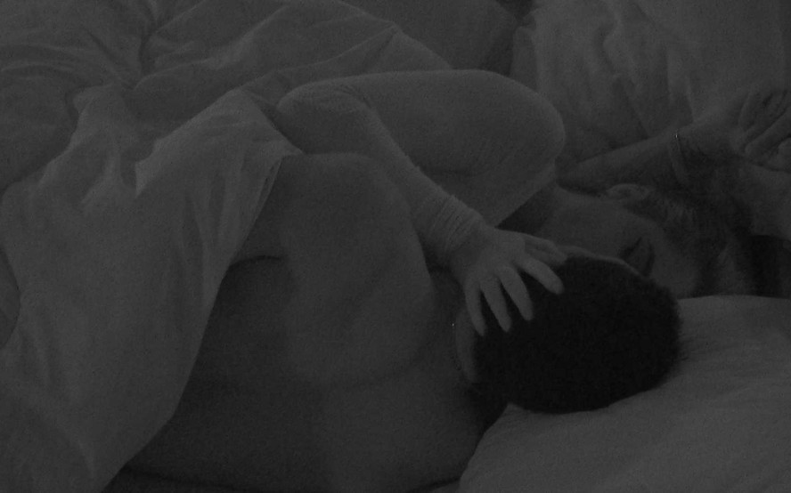 Jade Picon e Paulo Andre se beijam no BBB e agitam web veja video
