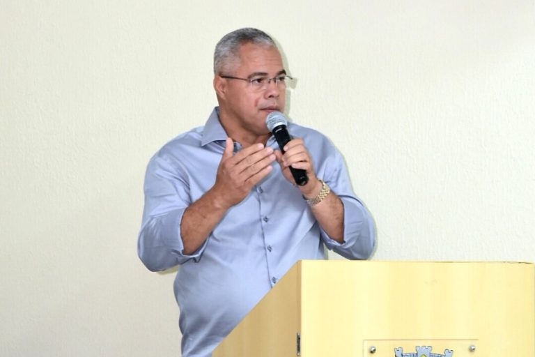 Padre Inaldo sanciona leis de criação do Banco Municipal Socorrense e do Bolsa Municipal Cuidar Mais Socorro