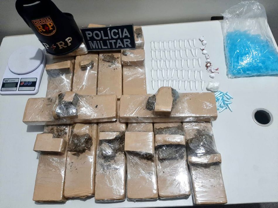 Mais de 10kg de drogas sao apreendidos em flagrante no Parque dos Farois
