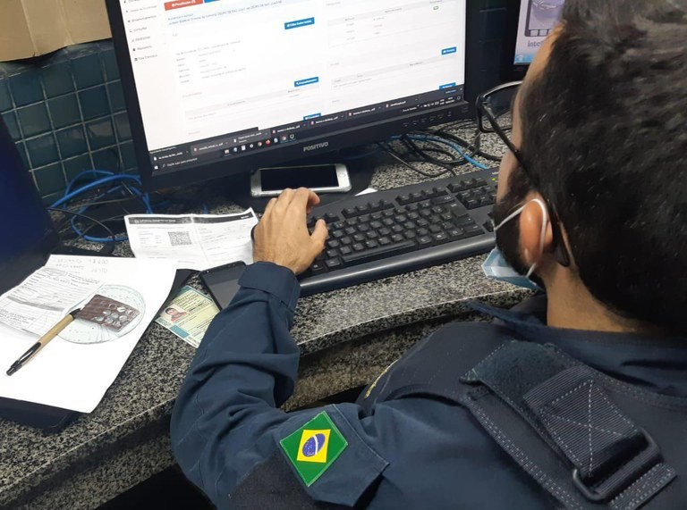 PRF flagra dois motoristas com 40 comprimidos de rebite em Itabaiana
