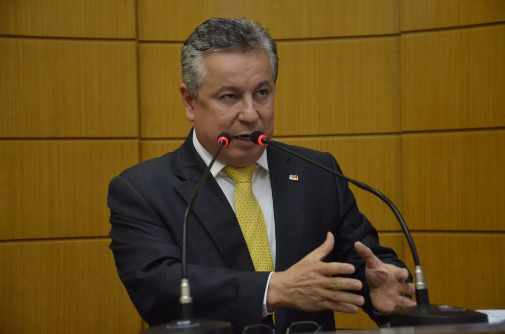 PSOL define frente de esquerda com PT e Henri Clay para Senado