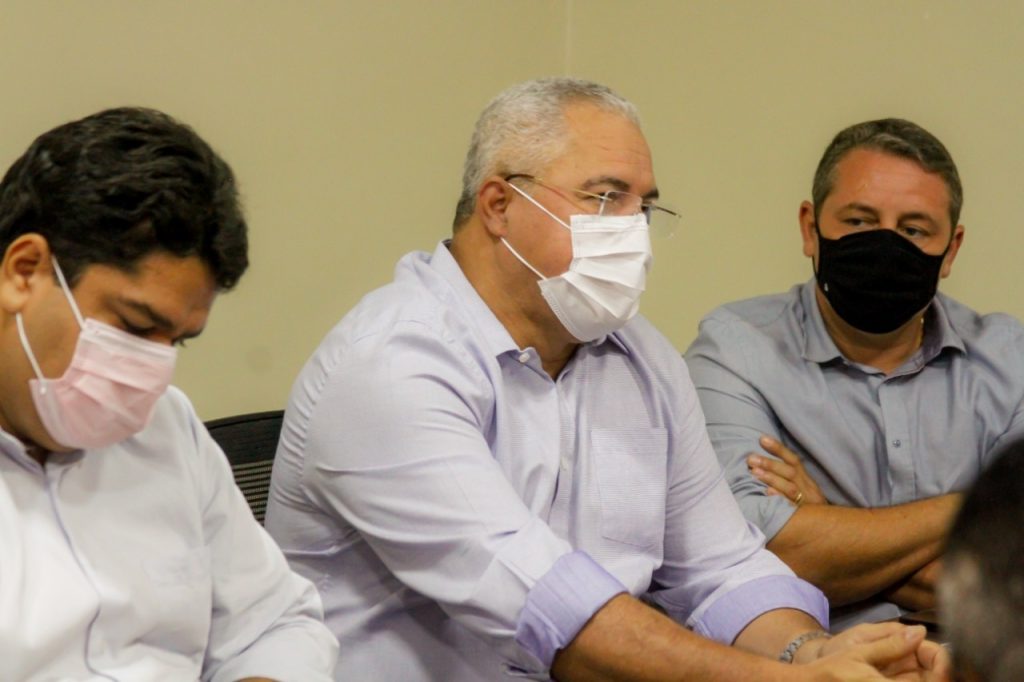 Padre Inaldo e Deso fazem reuniao para discutir sobre falta de agua em Socorro 1