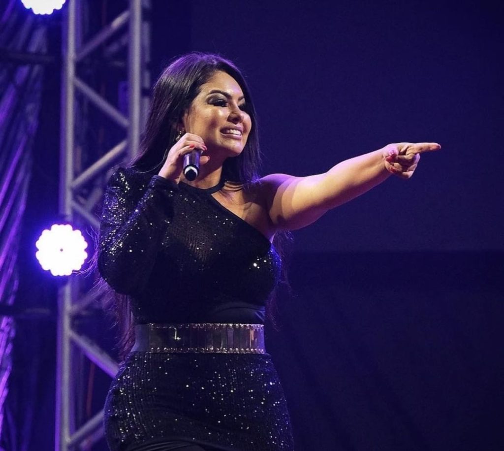 Paulinha cantora da Calcinha Preta esta internada com insuficiencia renal em Aracaju
