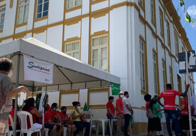 Professores da rede municipal fazem ato para pressionar Camara de Aracaju a derrubar veto de Edvaldo