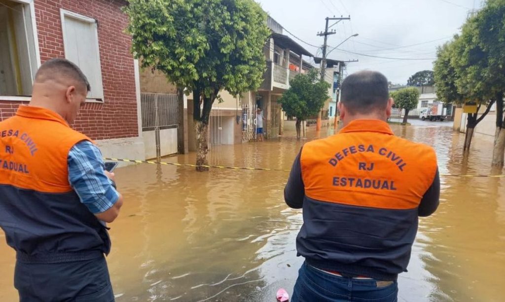 Rio de Janeiro Enxurrada deixa 34 mortos em Petropolis veja video
