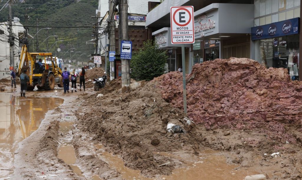 Sobe para 139 o numero de mortos em Petropolis