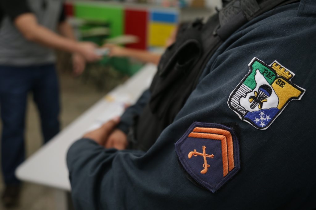 Suspeito de trafico e preso em flagrante com 19 tabletes de maconha na BR 101