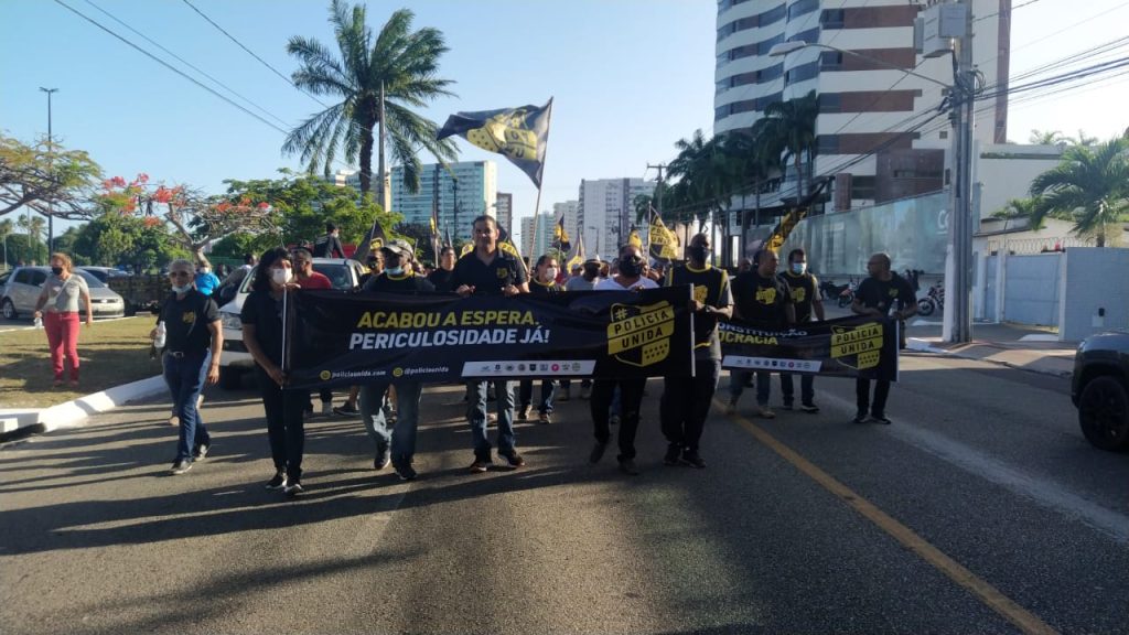 Video Policiais ameacam invadir Palacio dos Despachos apos falta de dialogo com Belivaldo forca de choque e acionada