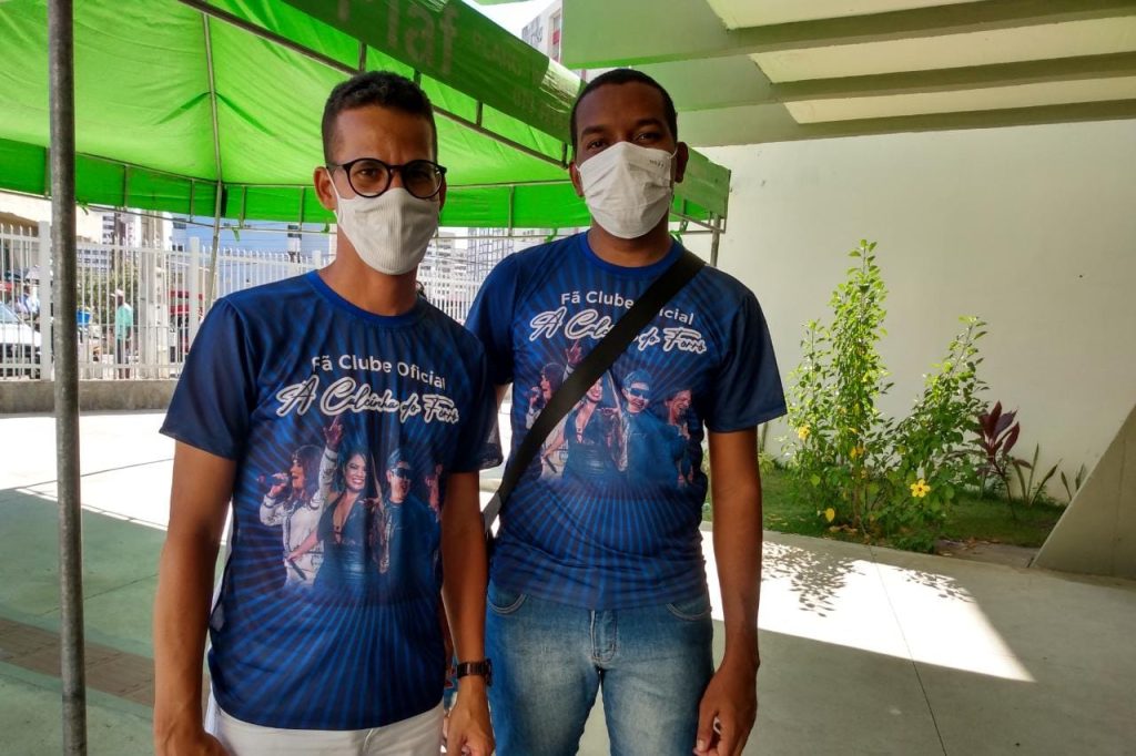‘Como nao amar Fas viajam mais de 438km para prestar homenagens a Paulinha Abelha