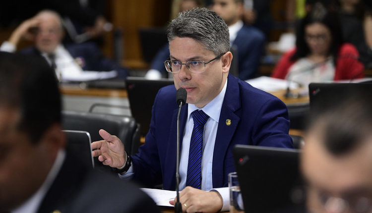 ‘Posicao dele e 100 irrelevante la fora afirmou Alessandro apos silencio de Bolsonaro sobre Ucrania