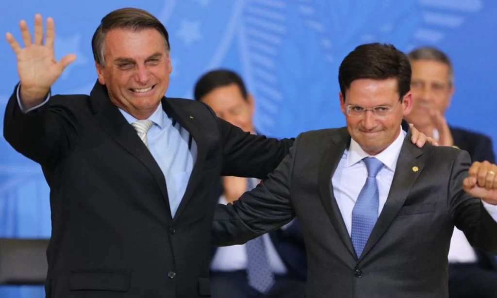 Bolsonaro confirma saida de ministro para disputa nas eleicoes