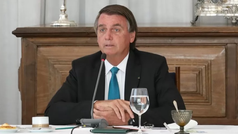 Bolsonaro da entrada em hospital de Brasilia apos sentir desconforto