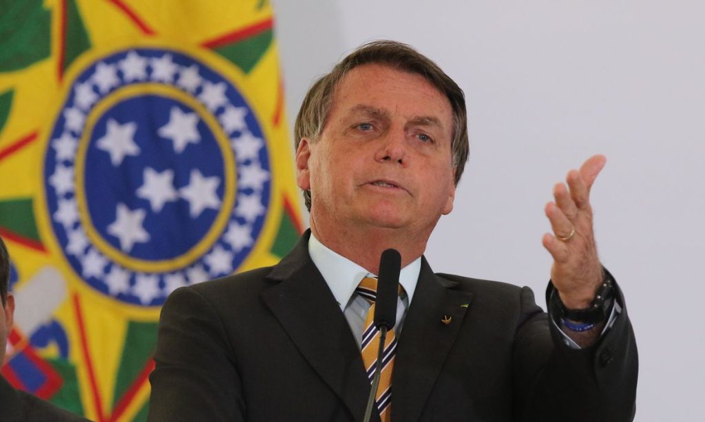 Bolsonaro diz ser vitima de perseguicao implacavel por Alexandre de Moraes