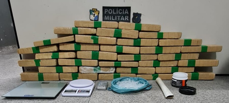 Casal e preso com mais de 30 tabletes de maconha na Zona Oeste de Aracaju