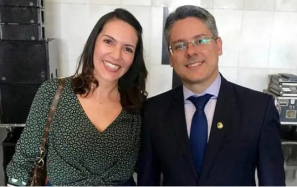 Danielle Garcia declara apoio a pre candidatura de Alessandro Vieira ao Governo de Sergipe veja video
