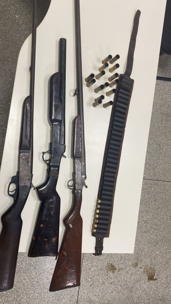 Duas pessoas sao presas por posse irregular de arma de fogo em Malhada dos Bois