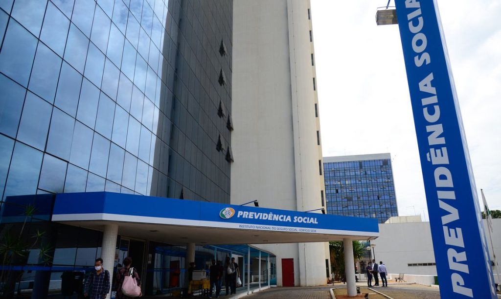Governo antecipa 13° salario de aposentados confira calendario