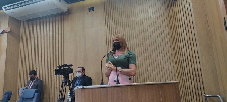 Linda Brasil denuncia descaso no transporte publico de Aracaju e apresenta reclamacoes de passageiros