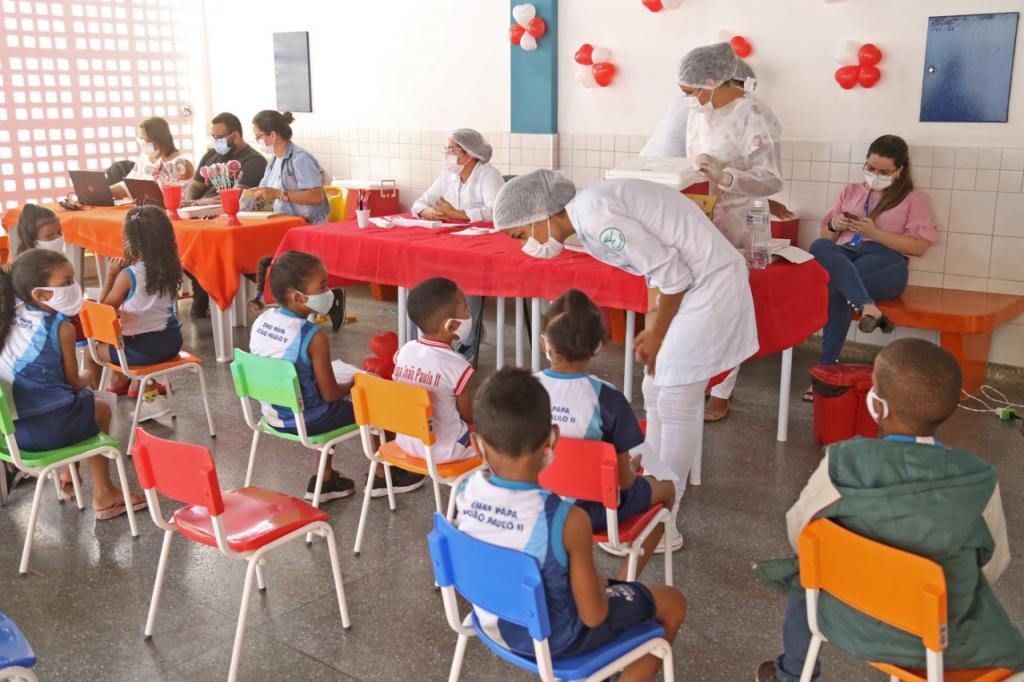 Mais de 13 mil alunos da rede municipal de ensino de Aracaju foram vacinados contra covid