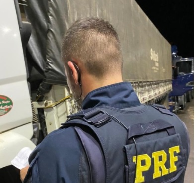 PRF apreende 38 toneladas de fertilizante em situacao irregular na BR 101