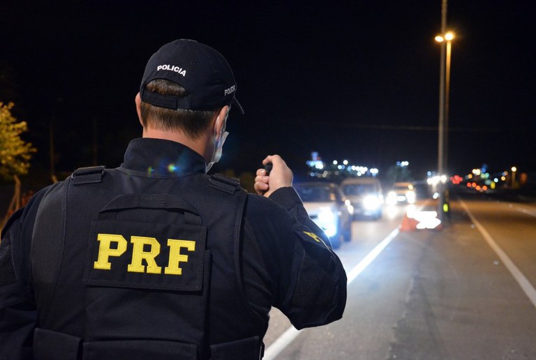 PRF apreende blocos ceramicos transportados sem nota fiscal em Cristinapolis
