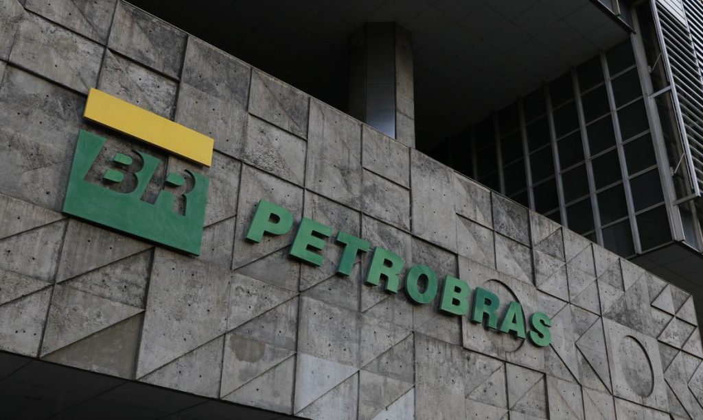 Petrobras diz que nao pode antecipar decisao sobre precos dos combustiveis