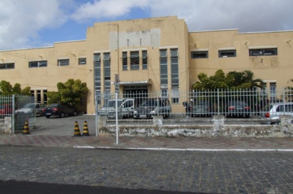 Policial Militar e presa suspeita de trafico de drogas em Aracaju