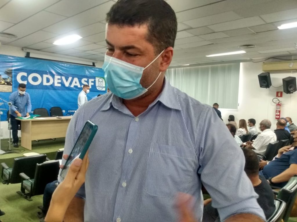 Prefeito de Ribeirópolis comemora entrega de verbas e maquinário para obra de pavimentação