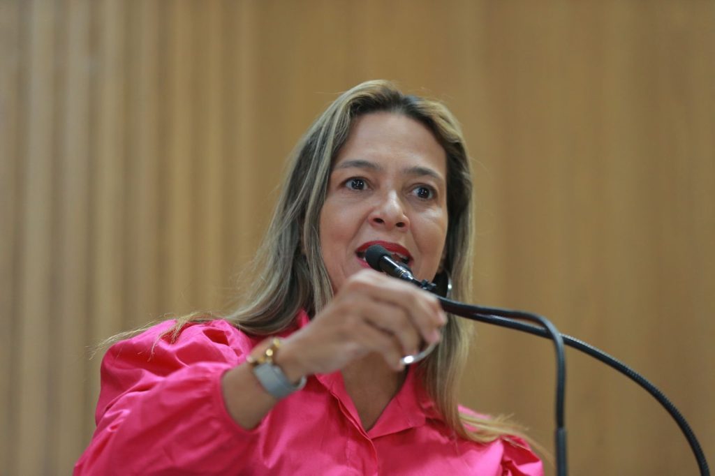 Sheyla Galba questiona contrato milionario de locacao de imovel feito pela prefeitura de Aracaju