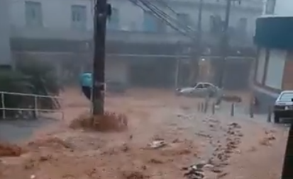 Temporal deixa cinco mortos e desaparecidos em Petropolis neste domingo 20