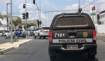 Viatura da Policia Civil colide em duas motocicletas em Aracaju