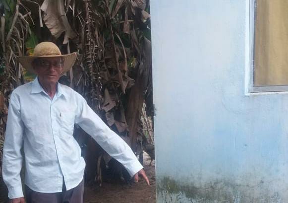 Agricultor colhe raiz de macaxeira gigante de 20 kg em Muribeca