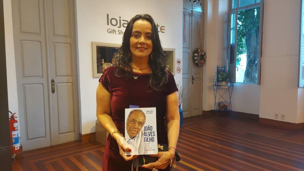 Ana Alves diz que mais livros em homenagem a Joao Alves Filho estao sendo feitos