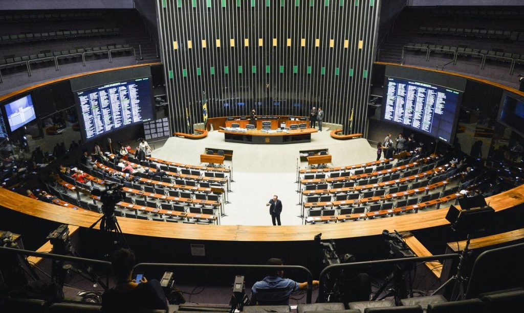 Arthur Lira pauta urgencia do PL das Fake News na Camara para esta quarta 6
