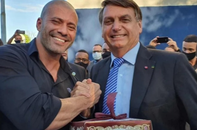 Bolsonaro concede indulto ao deputado Daniel Silveira condenado por atos antidemocraticos