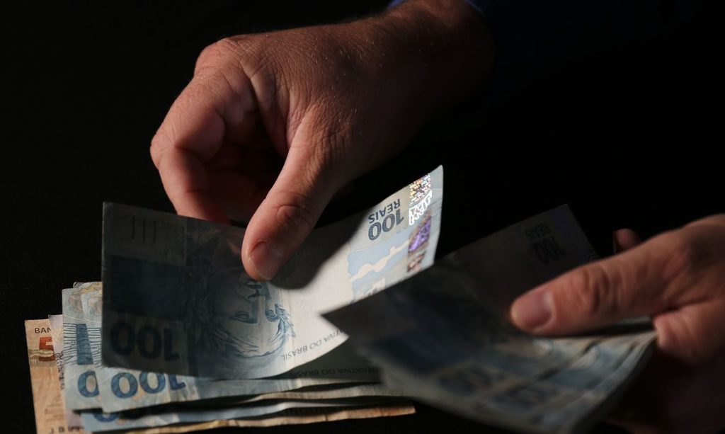 Caixa paga Auxilio Brasil a beneficiarios com NIS final 7