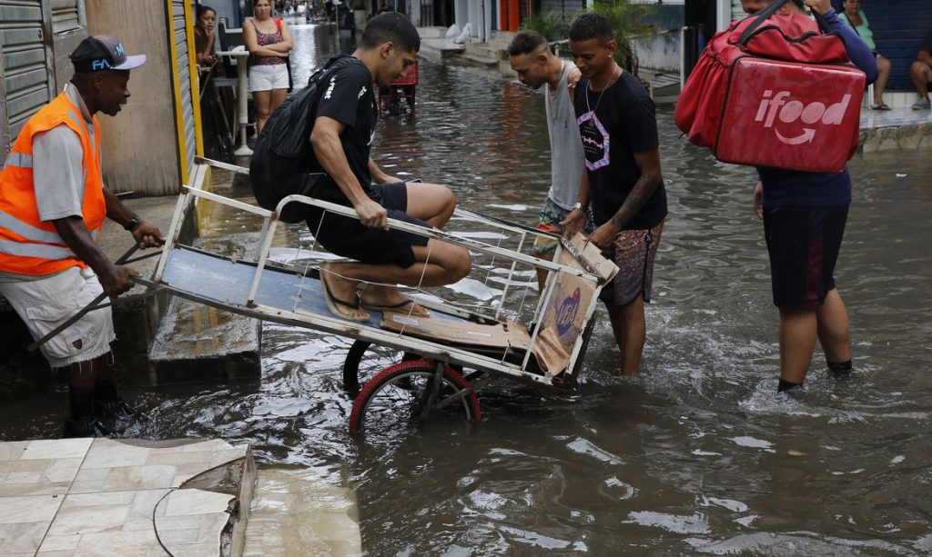 Chuvas no Rio de Janeiro matam 15 pessoas e bombeiros buscam desaparecidos