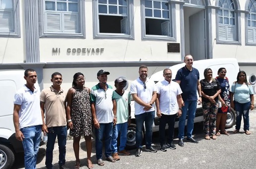 Codevasf entrega carros utilitarios para pescadores de Sergipe com emendas de Fabio Henrique