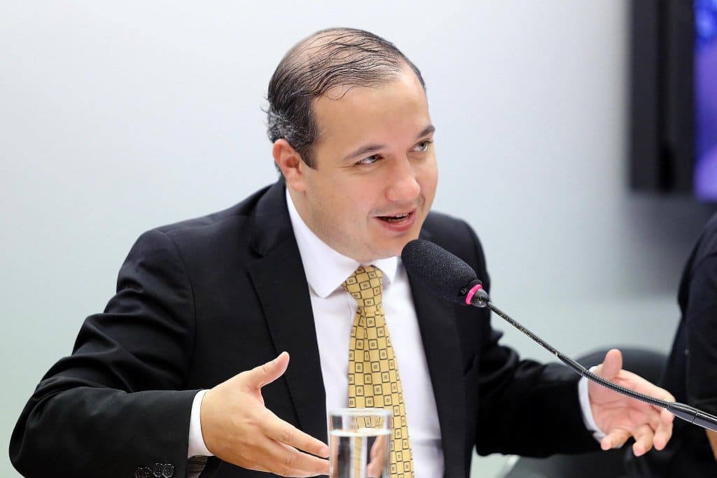 Dara uma enorme contribuicao na reconstrucao do pais diz Valadares Filho sobre Alckmin na chapa de Lula