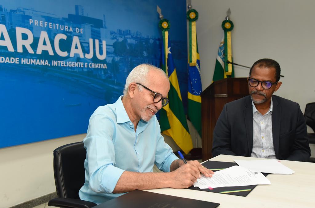 Edvaldo sanciona leis que garantem subsidio ao transporte publico de Aracaju