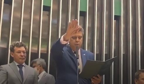 Marcio Macedo toma posse como deputado federal na vaga de Valdevan Noventa veja video
