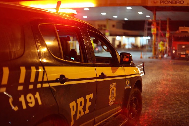PRF apreende 25 mil blocos ceramicos transportados sem nota fiscal em Cristinapolis