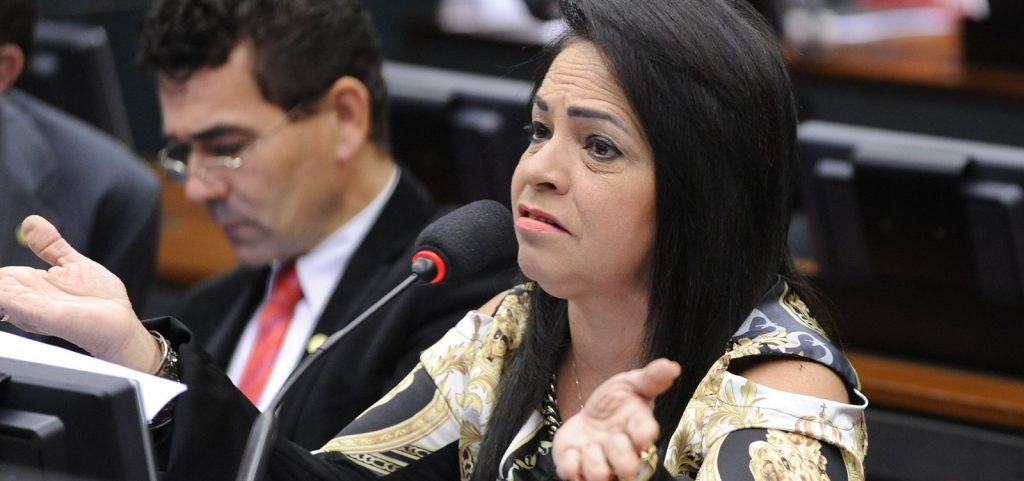 Prefeita tem celular furtado em evento petista com presenca de Lula na Bahia