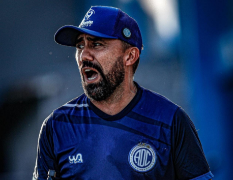 Se futebol fosse esporte de merecimento nos poderiamos ter vencido diz Luizinho apos eliminacao do Confianca
