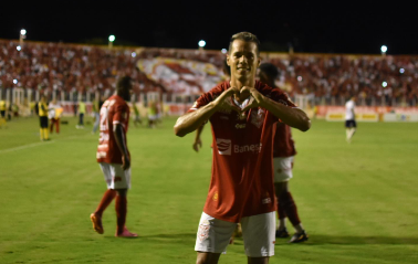 Sergipe renova contrato com atacante Hiago